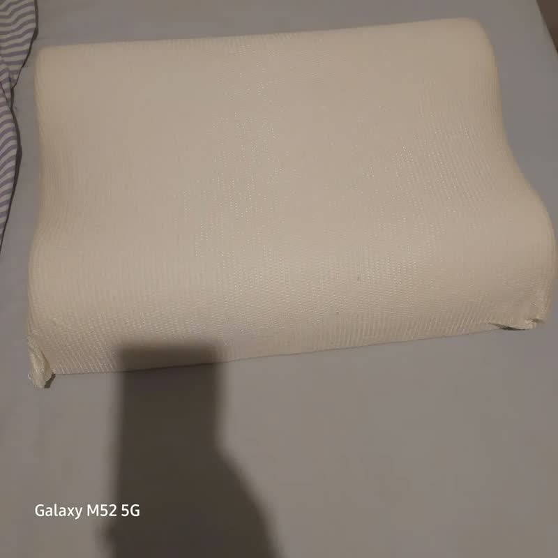 foto de Travesseiro Nasa Cervical Alto Conforto Anatômico Ortopédico Branco