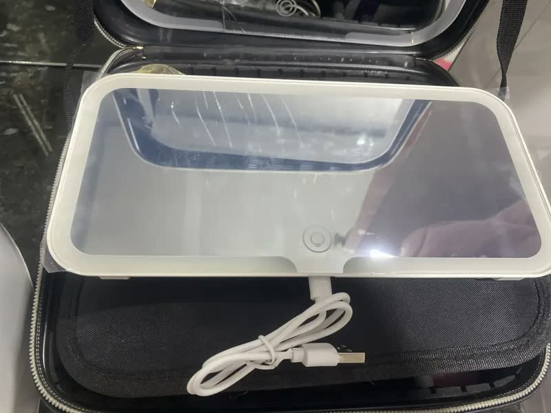 foto de Espelho Com Led Para Carro Maquiagem Recarregável 3 Cores