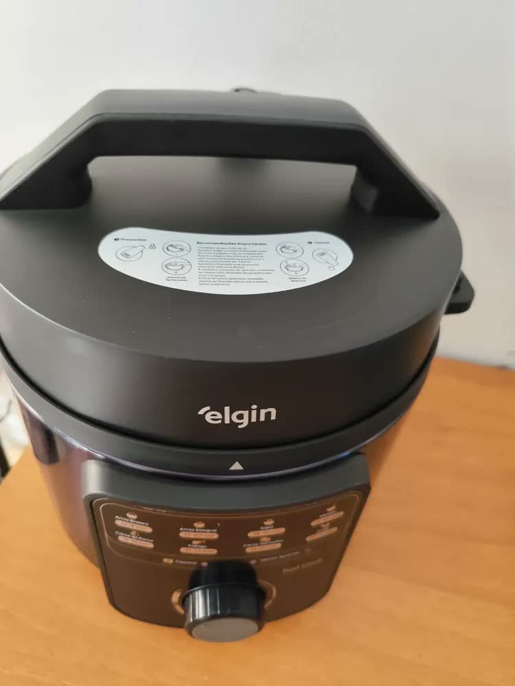 foto de Panela de Pressão Elétrica Elgin Fast Cook 4L 900W Preta