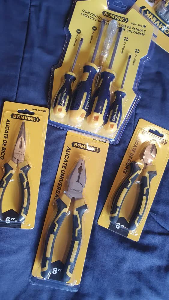 foto de Kit Jogo Alicate + Conjunto Chave Fenda E Testador Voltagem Preto E Amarelo