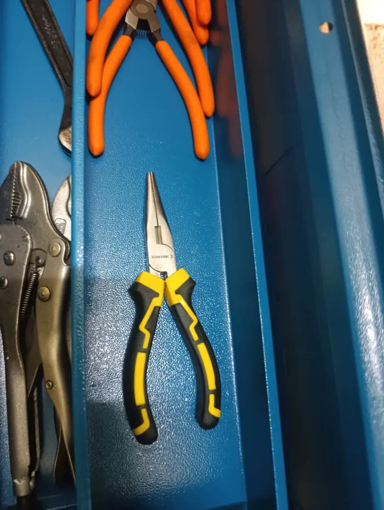 foto de Kit Jogo Alicate + Conjunto Chave Fenda E Testador Voltagem Preto E Amarelo