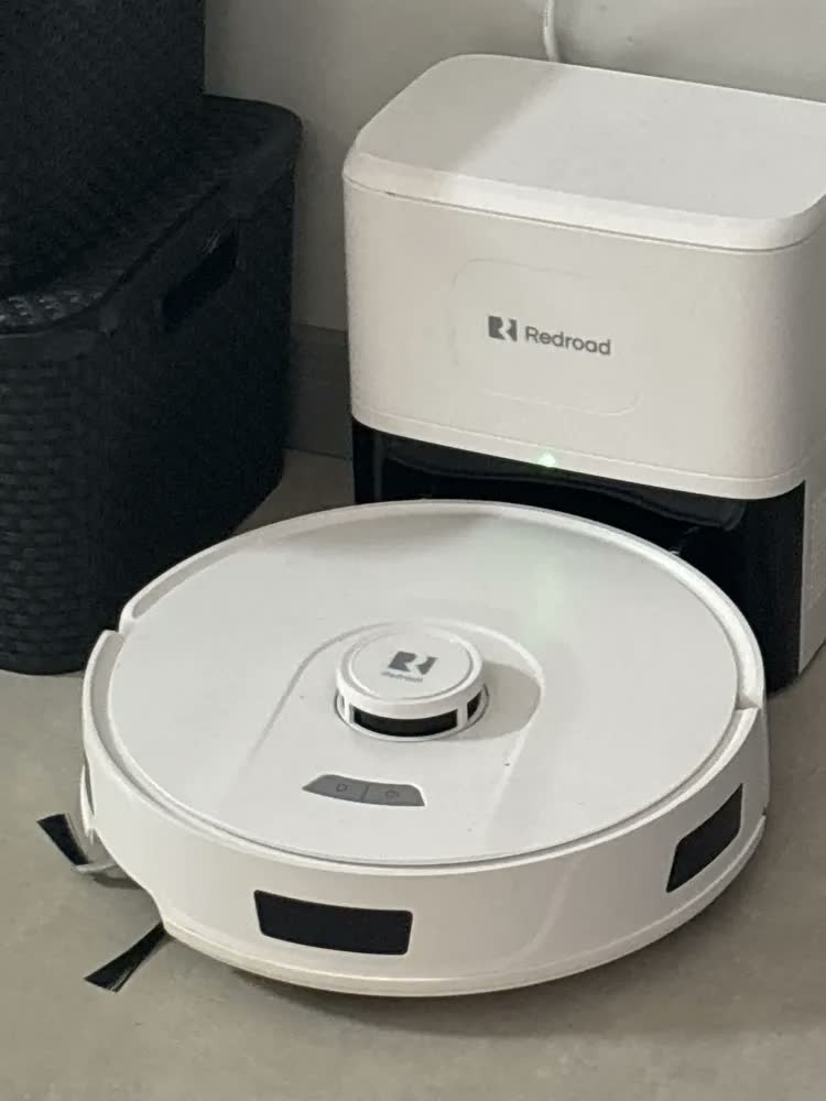 foto de Robô Aspirador Passa Pano Redroad R11 Inteligente Automático Com Mapeamento Wi-Fi Estação Autolimpante 3 Em 1