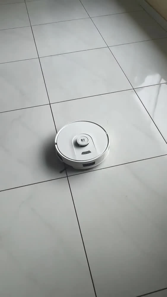 foto de Robô Aspirador Passa Pano Redroad R11 Inteligente Automático Com Mapeamento Wi-Fi Estação Autolimpante 3 Em 1