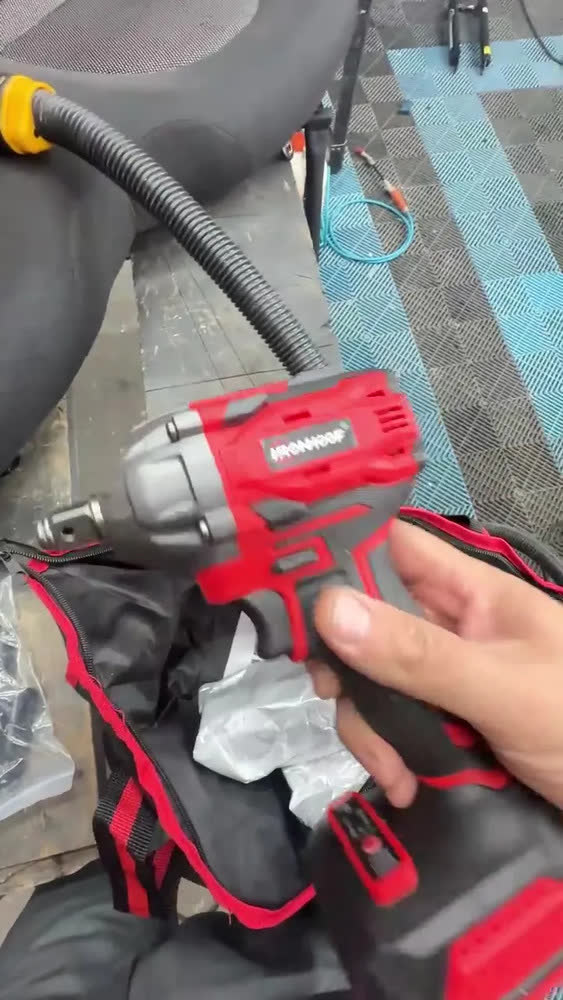 foto de Chave De Impacto E Parafusadeira Brushless 2 Bateria