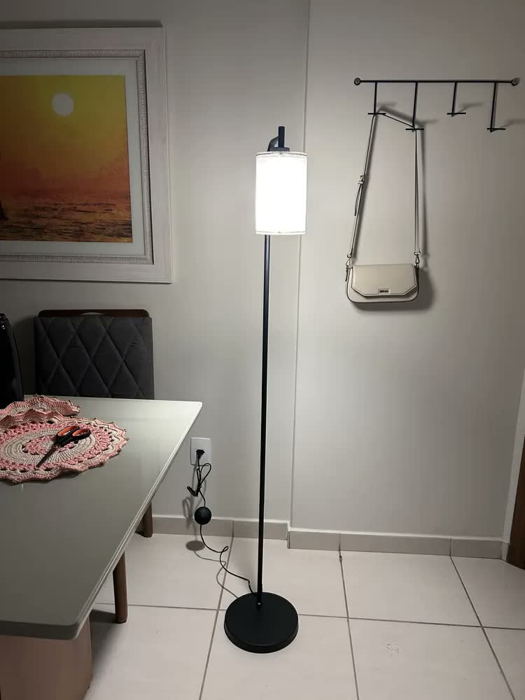 foto de Abajur De Chao Luminaria Led Preto Alto Minimalista Cupula Moderno Linho Com Cupula Para Sala Quarto