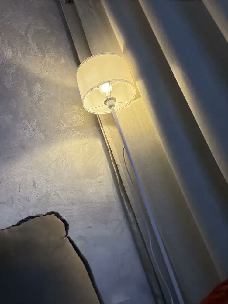 foto de Luminária Chão 1,7m Pedestal Coluna Abajur Led Spot Refletor Cúpula Branco Estrutura Branco
