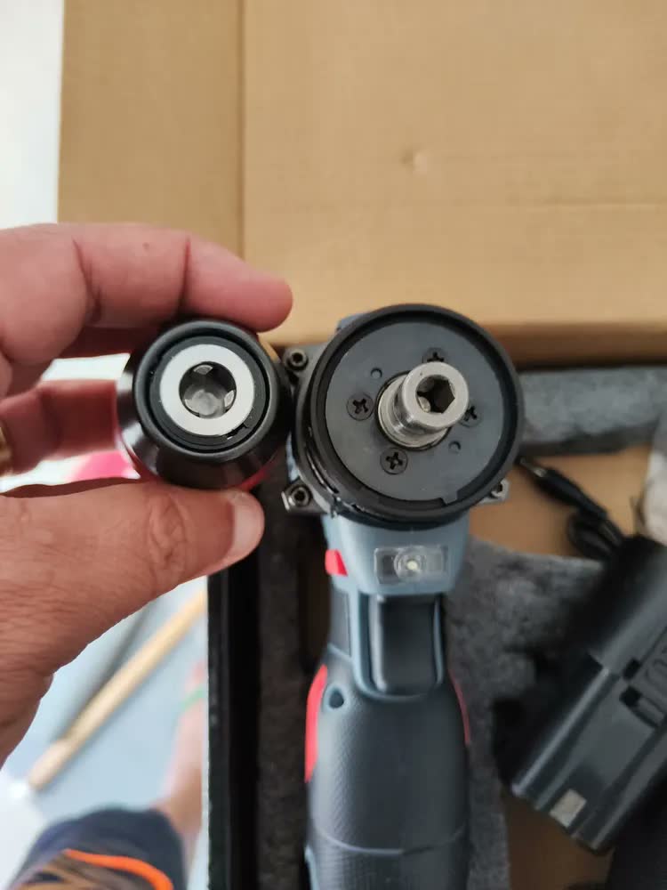 foto de Furadeira Com Chave De Fenda Brushless 16.8v - 2 Baterias