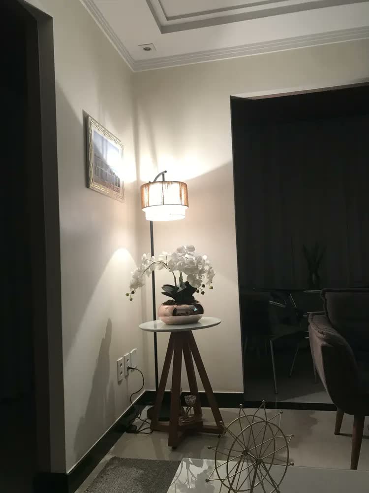 foto de Luminaria de Chao Led Preta Abajur Com Cupula Moderna Minimalista Retro Para Dala Sala Leitura Quarto