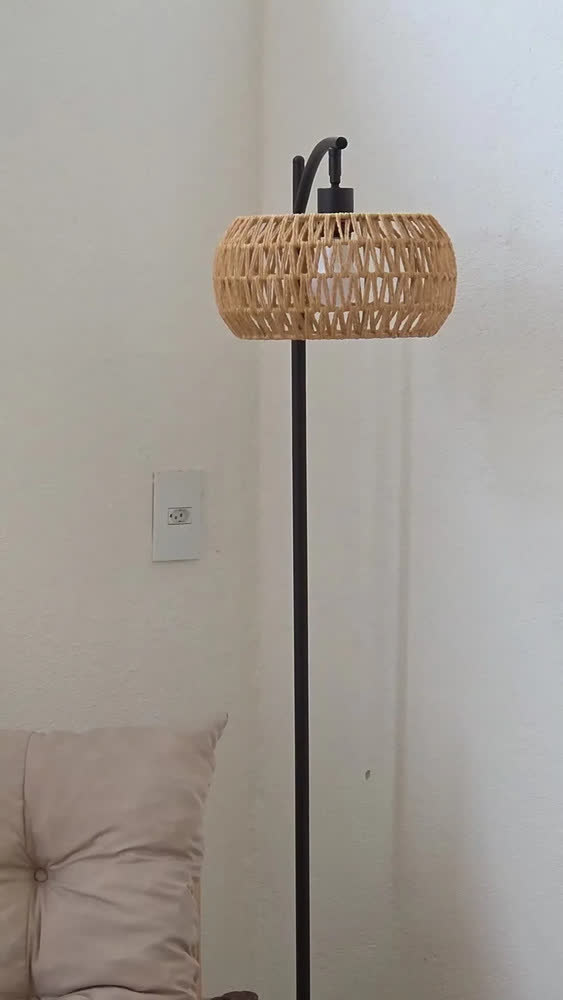 foto de Luminaria Chao Piso Abajour Preta Minimalista Madeira Palha Com Cupula Para A Sala Quarto Escritorio