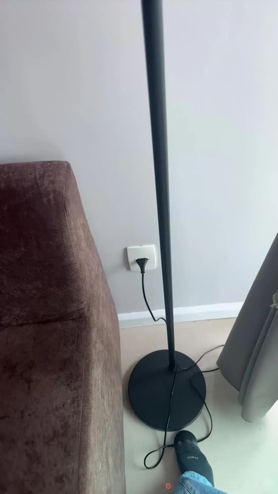 foto de Luminaria Chao Piso Abajour Preta Minimalista Madeira Palha Com Cupula Para A Sala Quarto Escritorio