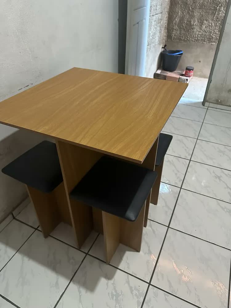 foto de Conjunto Kit Sala de Jantar Mesa Gabriela Quadrada Com 4 Cadeiras Design Moderno Compacto Cozinha Cor Freijó Black