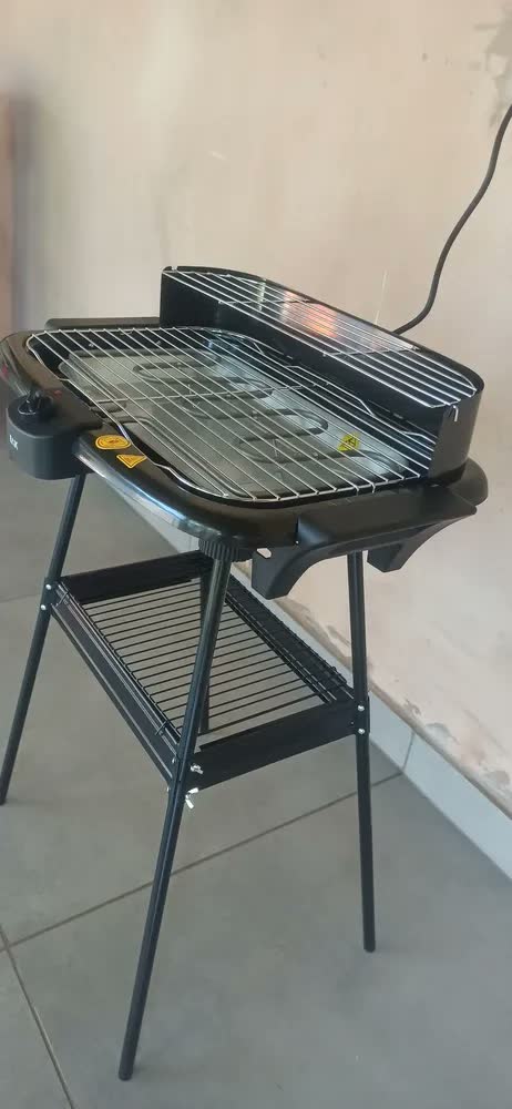 foto de Churrasqueira Elétrica 2000w Pedestal 2 Em 1 Anti Fumaça Bak