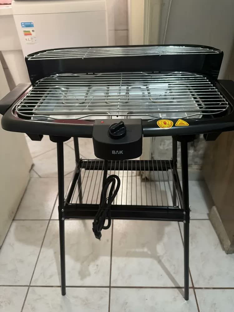 foto de Churrasqueira Elétrica 2000w Pedestal 2 Em 1 Anti Fumaça Bak