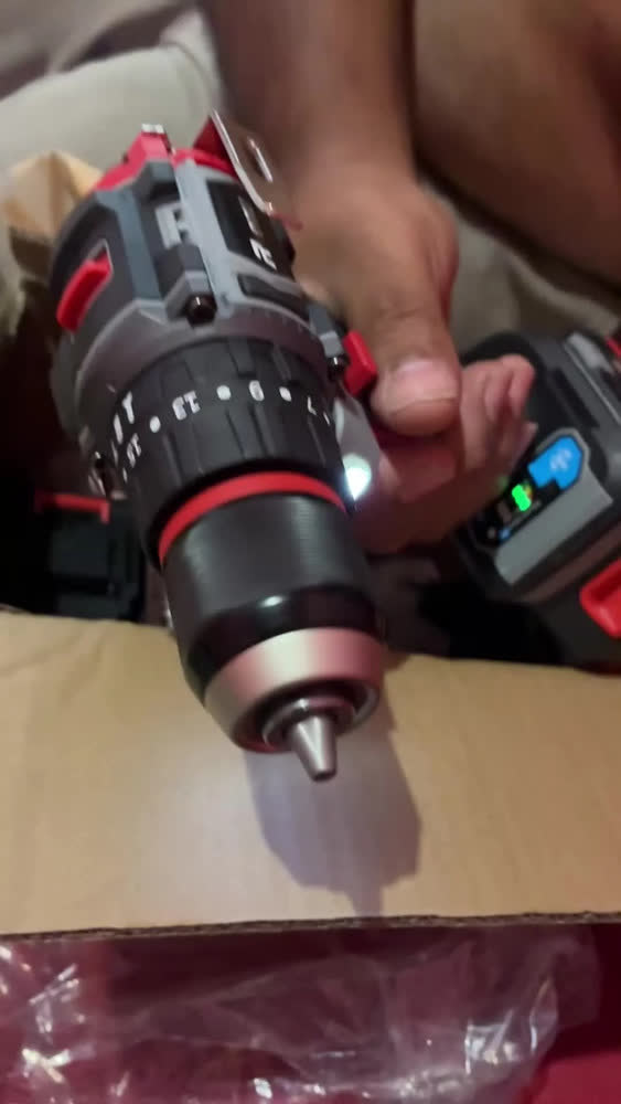 foto de Parafusadeira Furadeira De Impacto Brushless 2 Baterias