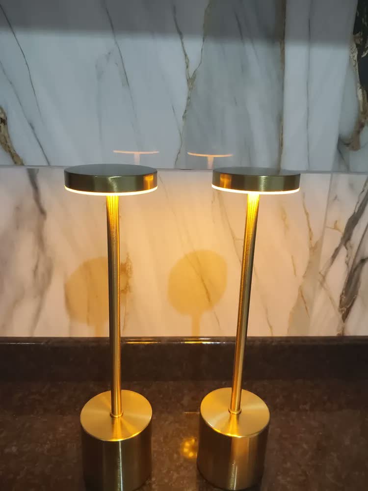 foto de Kit 2 Luminária Mesa Abajur Led Sem Fio 3 Modos De Luz Dourado-escuro