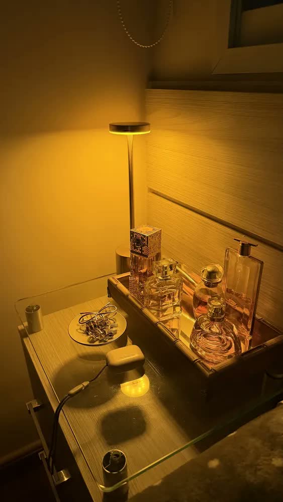 foto de Kit 2 Luminária Mesa Abajur Led Sem Fio 3 Modos De Luz Dourado-escuro