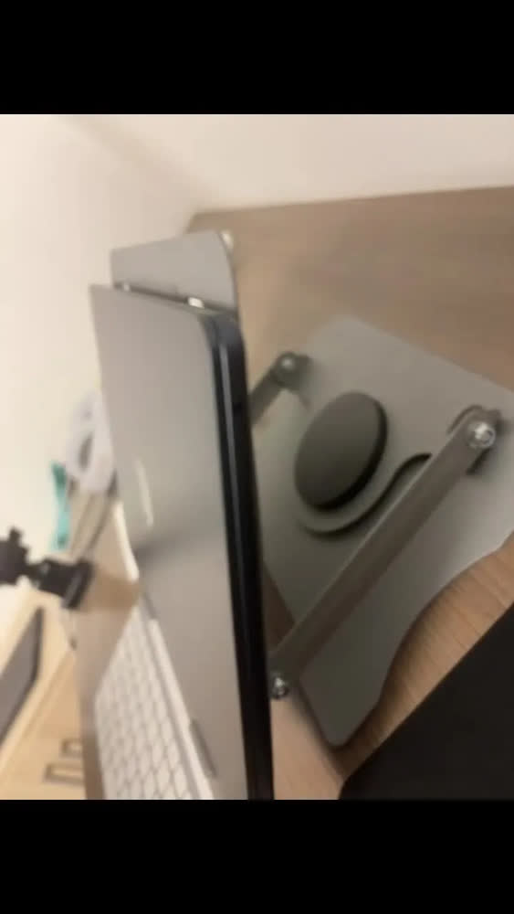 foto de Suporte De Mesa Para Notebook Mac Metal Base 360° Ajustável Prateado
