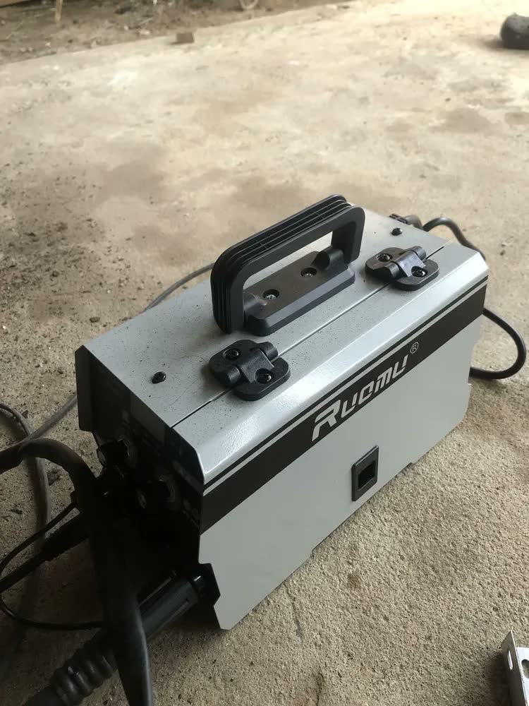 foto de Máquina De Solda Inversora Mig Sem Gás 3 Em 1 Mma Tig Lift 160a Com Tocha Mig E Acessórios