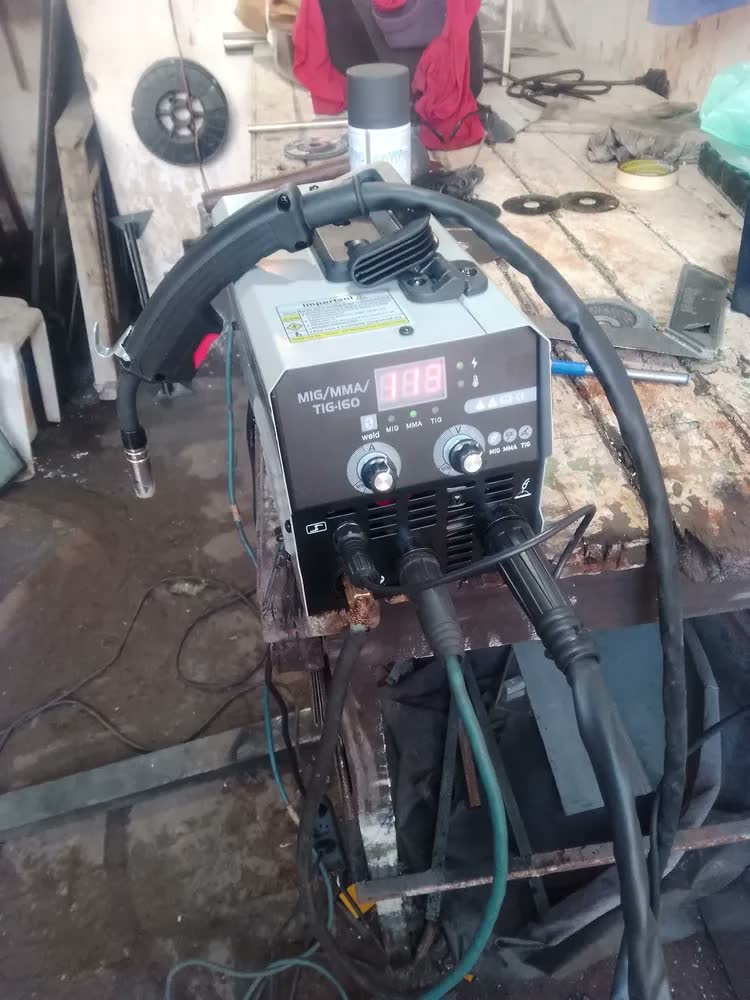 foto de Máquina De Solda Inversora Mig Sem Gás 3 Em 1 Mma Tig Lift 160a Com Tocha Mig E Acessórios