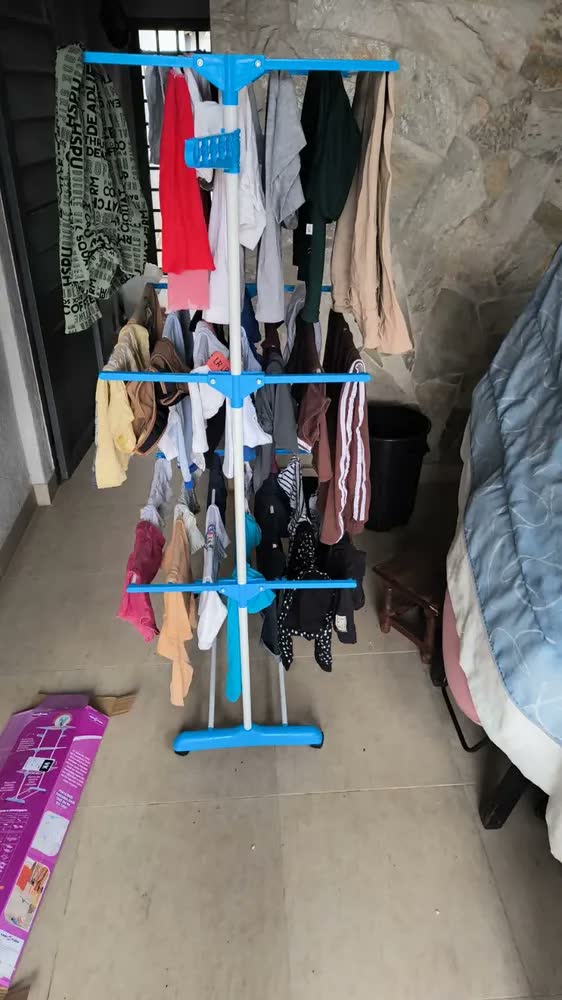foto de Varal De Chão 3 Andares Preto Dobrável Retrátil Portátil