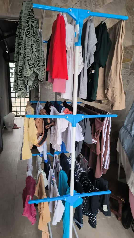 foto de Varal De Chão 3 Andares Preto Dobrável Retrátil Portátil
