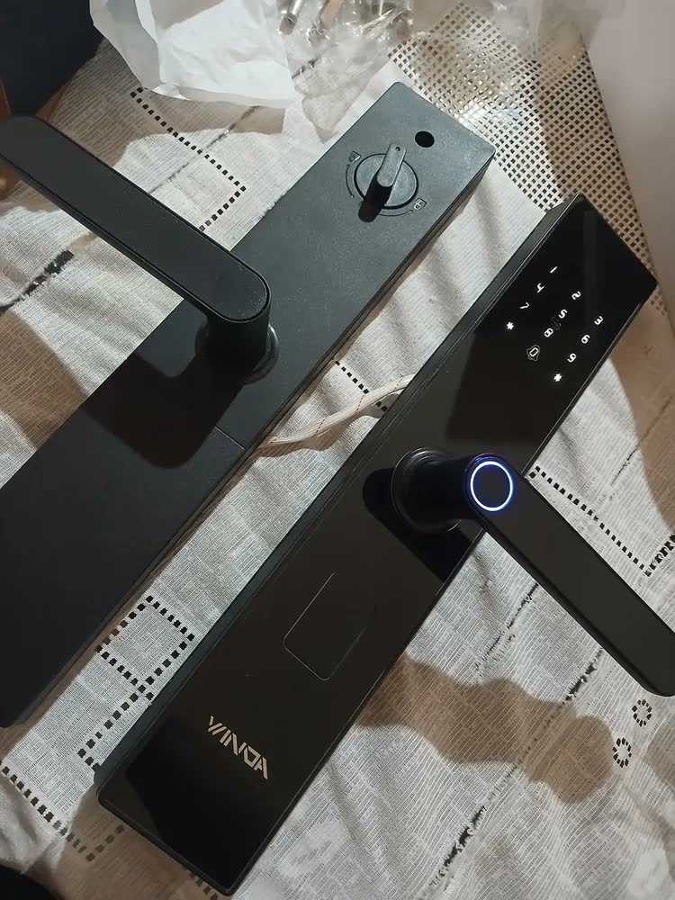 foto de Fechadura Digital Inteligente Para Porta Digitais Eletricas Com Senha Biometria Cartão E Chave Preto Fosco Winda
