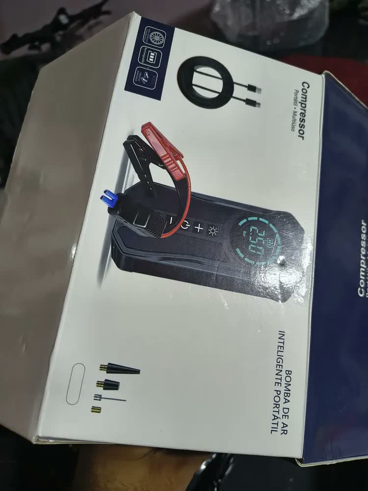 foto de Auxiliar De Partida Com Compressor De Ar 150 Psi Calibrador Digital De Pneu 12V 4 Em 1 Recarregável Bivolt Inflador Mangueira Para Carro Caminhonete SUV Pickup Emergência Automotiva MidiaFone