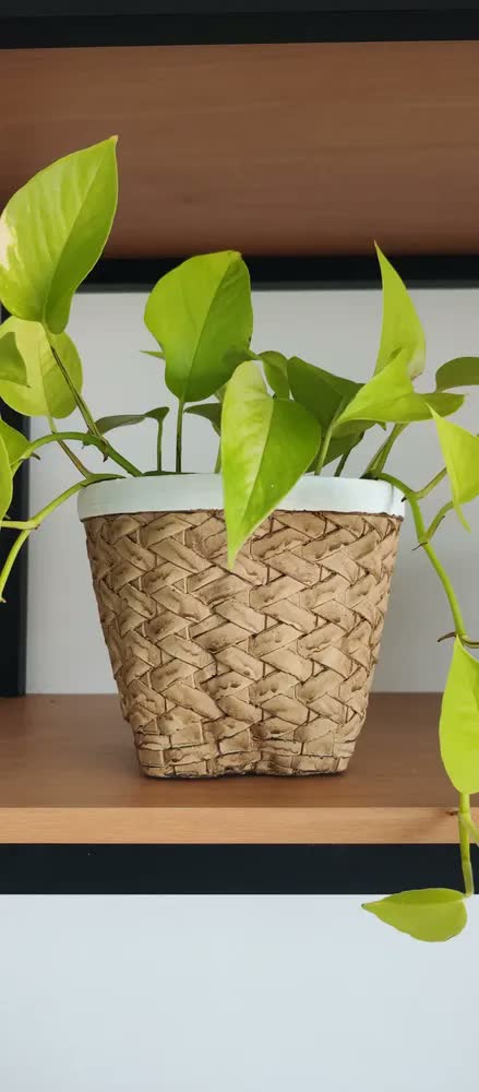foto de Vaso Cachepot de Cerâmica Estilo Cesto de Palha Trançada, Natural – para Plantas e Decoração