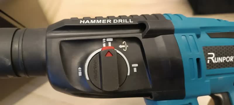 foto de Martelete Rotativo Rompedor Runport 21V Brushless SDS Plus 3.5J 1600W com 2 Baterias 6000mAh Furadeira de Impacto Sem Fio Kit Profissional