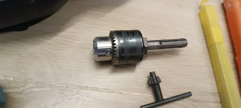 foto de Martelete Rotativo Rompedor Runport 21V Brushless SDS Plus 3.5J 1600W com 2 Baterias 6000mAh Furadeira de Impacto Sem Fio Kit Profissional