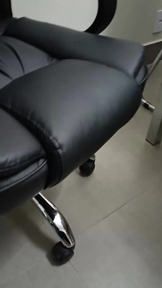 foto de Cadeira Escritório Presidente Diretor Ergonomica Sintética Preto Couro Sintético