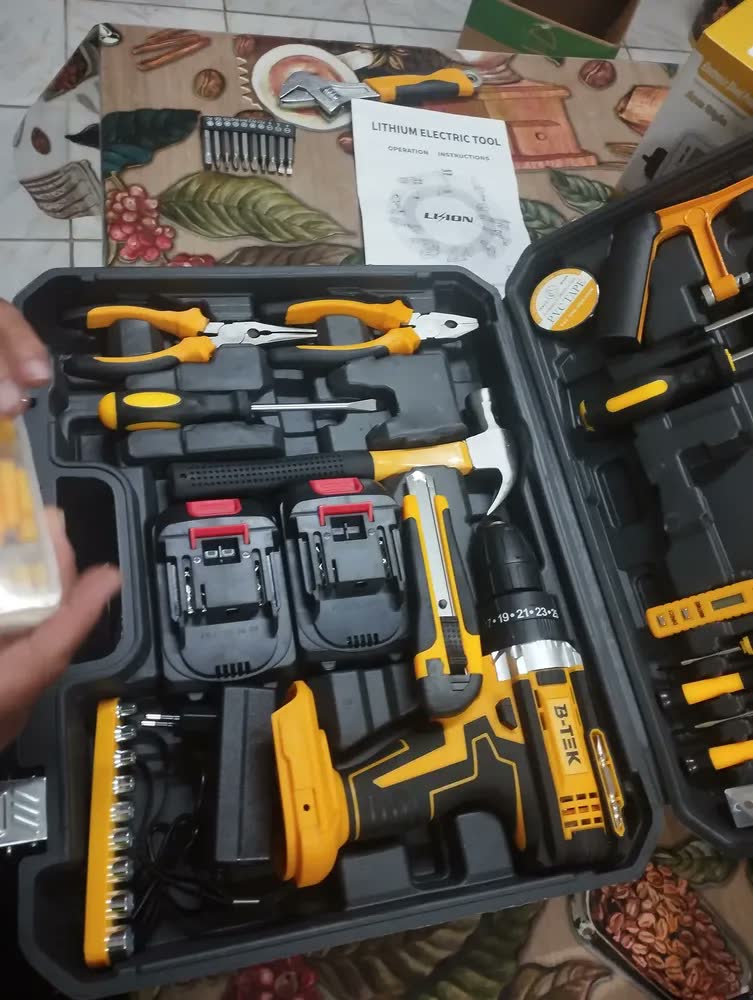 foto de Kit de Ferramentas 120 Peças Furadeira Parafusadeira Impacto 21V 35Nm Mandril 10mm 2 Baterias Maleta B-TEK BT-658 Jogo Profissional a Bateria Sem Fio Soquetes Brocas Bits Alicate Reparos Manutenção