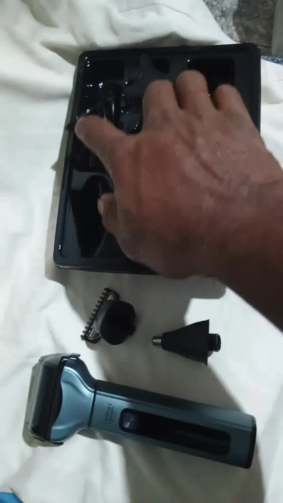 foto de Máquina Aparador Pelos Para nariz Barba Cortar Cabelo Bigode Portátil Sem Fio Kit barbeiro 3 em 1 Maquininha Acabamento Corporal Depilador Elétrico Masculino Uso Domestico Recarregável Bivolt