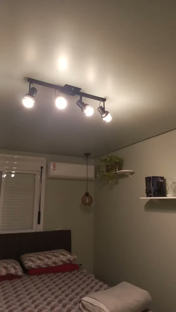 foto de Luminária Spot Trilho Tela Alumínio Bocal E27 100w 110/220v Preto