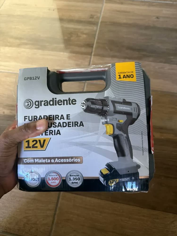 foto de Parafusadeira Furadeira Sem Fio A Bateria 12V 3/8 Pol. 10mm Gradiente Profissional Com Maleta Brocas e Bits