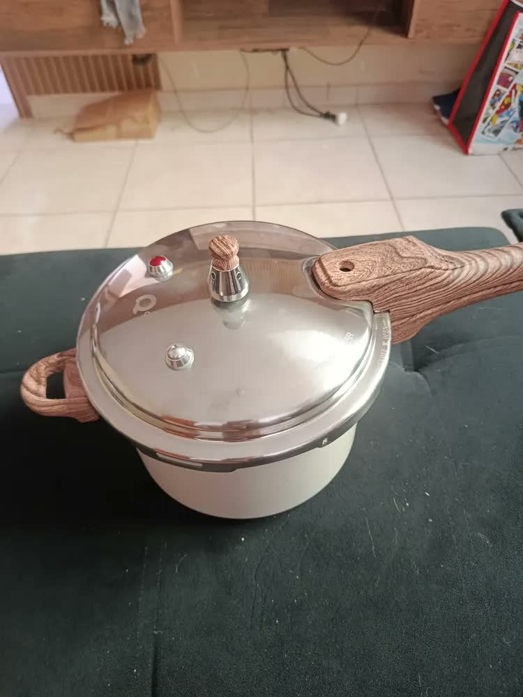 foto de Panela Pressão 4,2l Indução Cerâmica 4 Válvulas Segurança Cor Cinza Verona