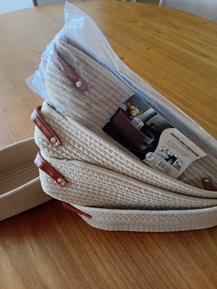 foto de Cesto Organizador Multiuso Em Algodão Trançado Decorativo Premium Com Alças De Couro Para Brinquedos E Roupas