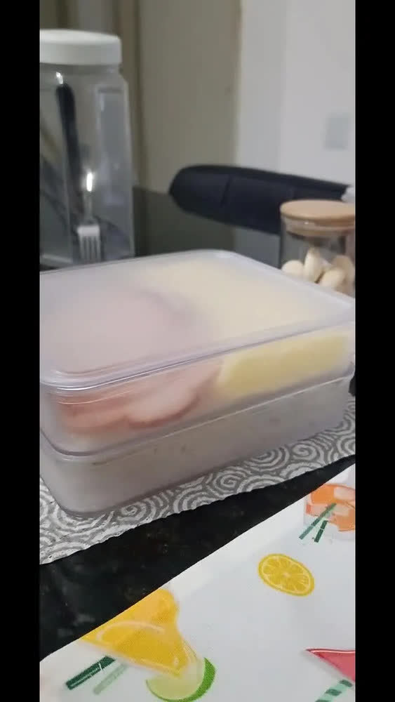 foto de Porta Frios Triplo Organizador Geladeira Acrílico Tampa Transparente