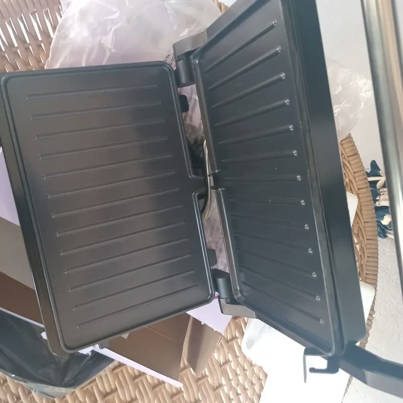 foto de Grill Sanduicheira Elétrico Chapa Dupla 750w Preto 2 Em 1 Preto