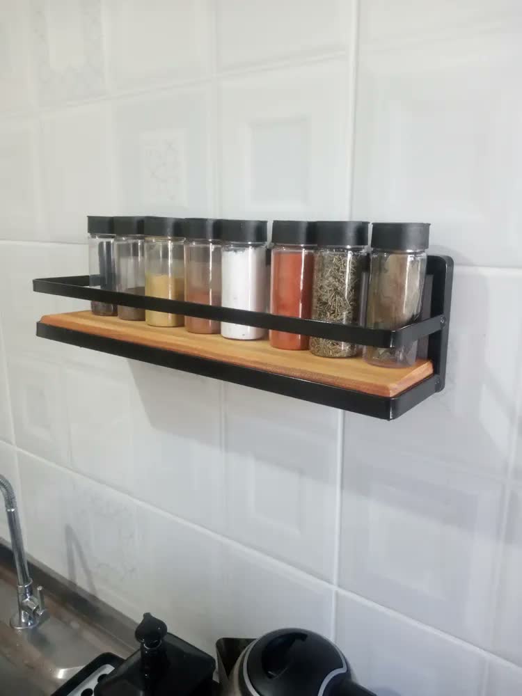 foto de Prateleira Simples Porta Temperos Em Ferro E Madeira Preto