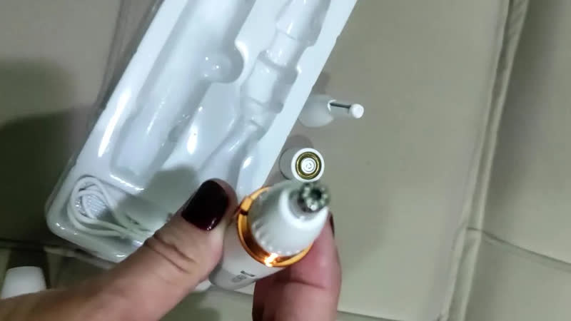 foto de Aparador de Pelos Elétrico 4 em 1 Recarregável USB Indolor Depilador Feminino Nariz Orelha Sobrancelha Rosto Bustos Virilha Axilas Barba Cabeças Removivel Portatil Premium Branco Black Raipe