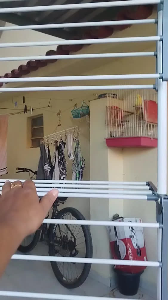 foto de Varal de Chão Grande 3 Andares Apartamento Kit Net Dobrável Vertical Retrátil com Rodinhas e Suporte Para Cabide Reforçado Capacidade para Roupas Toalhas Lençóis Edredom Lavanderia Multiuso e Compacto