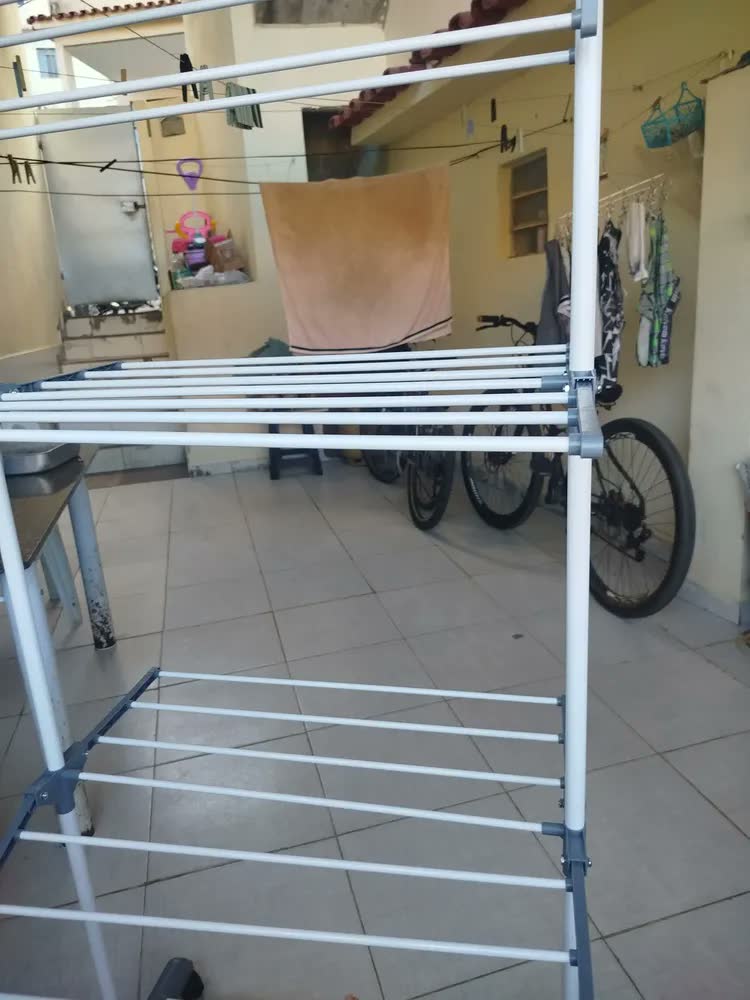 foto de Varal de Chão Grande 3 Andares Apartamento Kit Net Dobrável Vertical Retrátil com Rodinhas e Suporte Para Cabide Reforçado Capacidade para Roupas Toalhas Lençóis Edredom Lavanderia Multiuso e Compacto