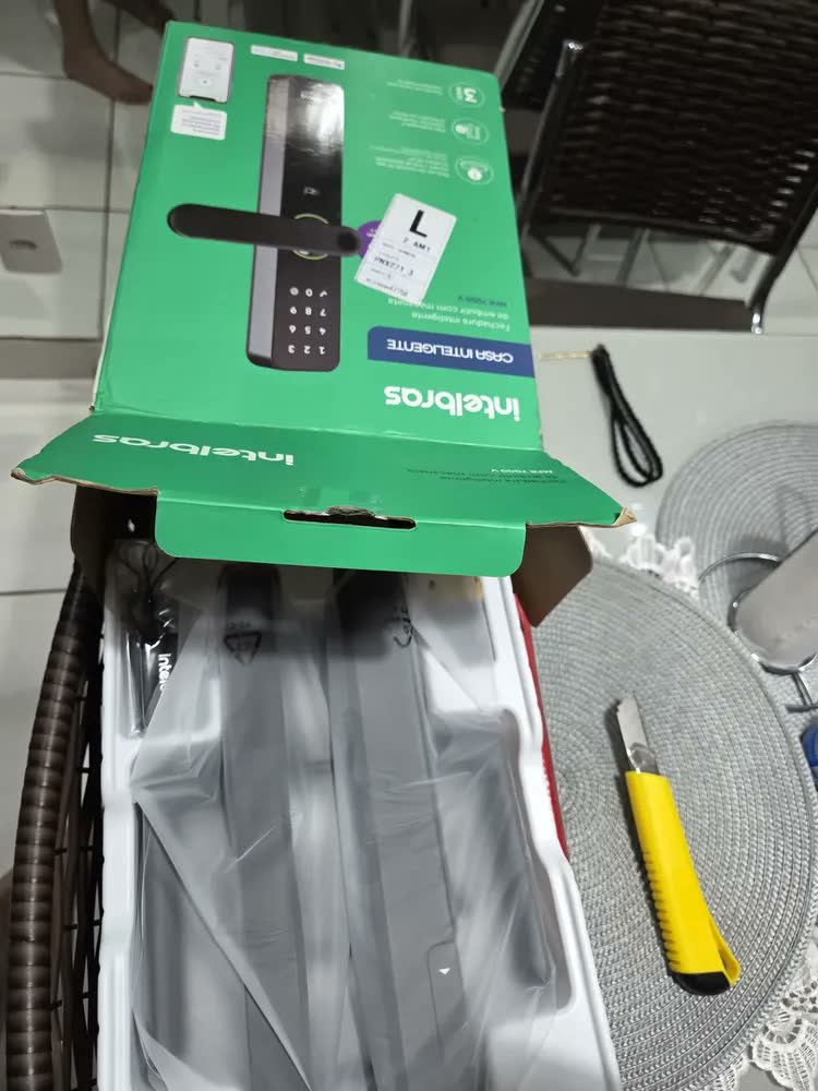 foto de Fechadura Inteligente de Embutir com Maçaneta MFR 7000 V Intelbras