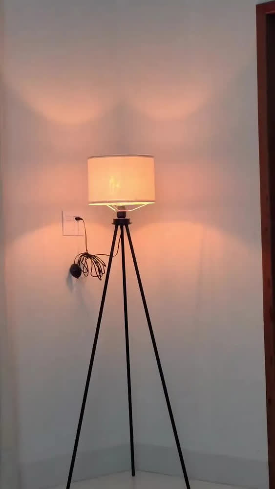 foto de Abajur De Chão, Luminaria de Chão Tripe Retrô com 3 Cores de LuzAltura Ajustável Decoração Iluminação Perfeita Dimerizável 110-265V Bivolt Para Sala Quarto cabeceira Escritório Tieesa