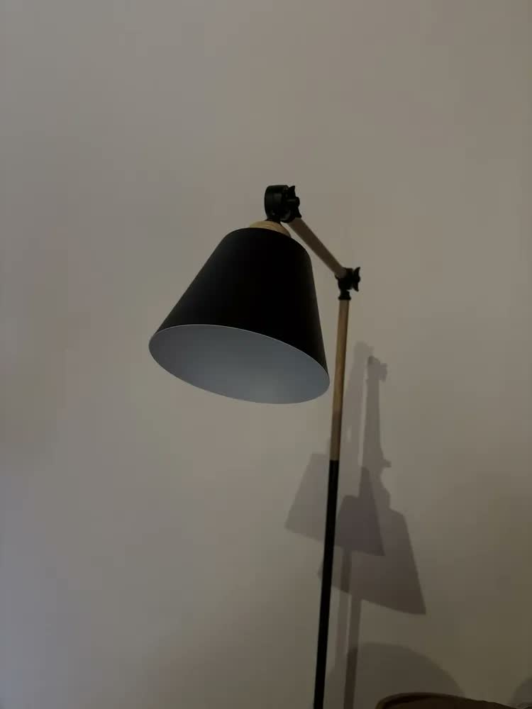 foto de Luminária De Chão Moderna, Abajur De Chão Articulada 360°,110-265V Bivolt Decoração Iluminação Perfeita, abajur sala Ajuste De Cor, Para, Cabeceira, Quarto E Escritório, Tieesa