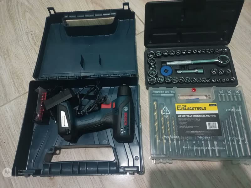 foto de Parafusadeira E Furadeira A Bateria Bosch Gsr 1000 Smart Maleta Com Kit Brocas E Soquetes Profissional 340 Peças