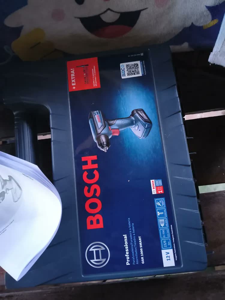 foto de Parafusadeira E Furadeira A Bateria Bosch Gsr 1000 Smart Maleta Com Kit Brocas E Soquetes Profissional 340 Peças