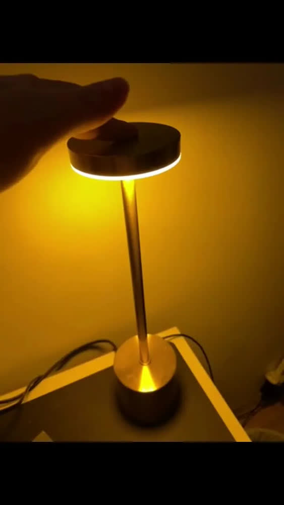 foto de Luminária de Mesa Abajur LED Dourada Sem Fio Recarregável USB-C Touch Dimerizável 3 Tons de Luz para Quarto Cabeceira Restaurante YR Ymports