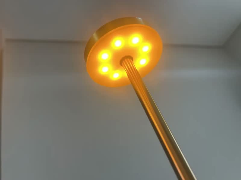 foto de Luminária de Mesa Abajur LED Dourada Sem Fio Recarregável USB-C Touch Dimerizável 3 Tons de Luz para Quarto Cabeceira Restaurante YR Ymports